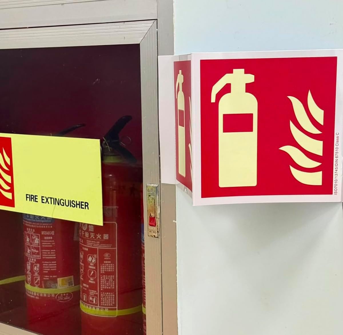 FireMat Warnschild Winkelschild Naselschild Brandschutzzeichen Feuerlöscher ISO 7010