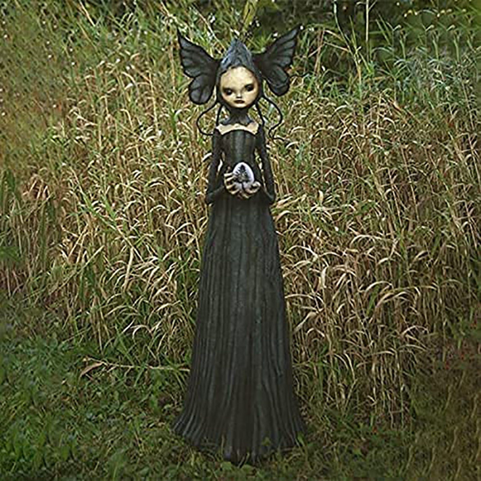 Dekorative Hexenstatue Aus Glänzendem Kunstharz, Ideal Für Halloween, Fürs Wohnzimmer Oder Den Garten. Sie Hält Die Hand Der Hexe.