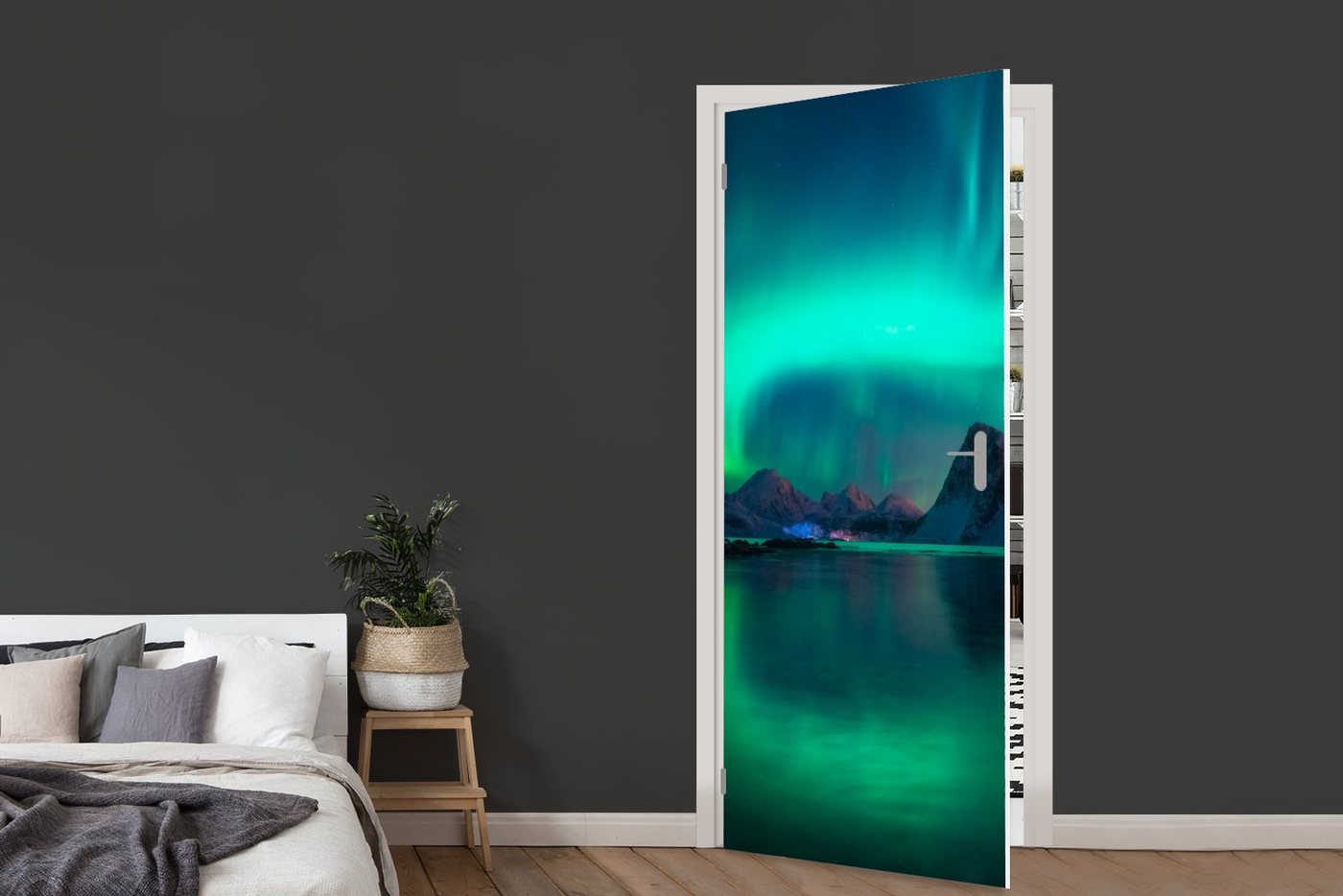 MuchoWow Türtapete Nordlichter - Berge - Norwegen, Matt, bedruckt, (1 St), Selbstklebende Tapete, Folie für Möbel, 75x205 cm Bild 2