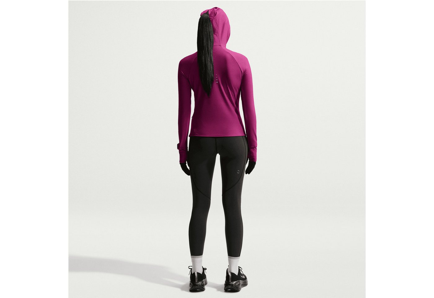 Nike Laufshirt W NK TF SWIFT HOODED LS TOP mit Rundhalsausschnitt, Kurzarm-Design, schnell trocknend