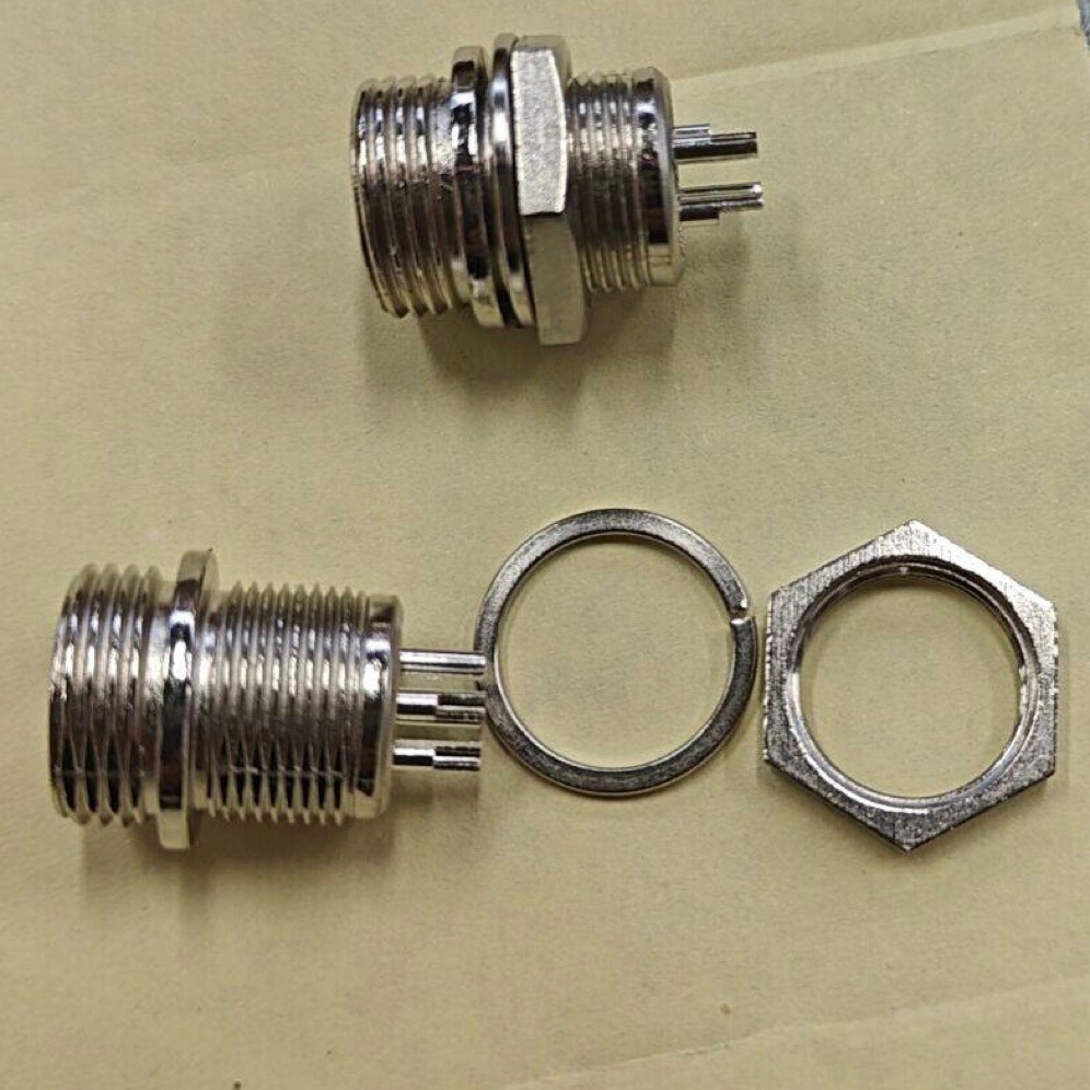 Gx12-4-poliger, Rückseitig Verriegelbarer, Männlicher Luftfahrtstecker Mit Auslaufsicherem, Abgedichtetem Stecker Die Klebstofffüllung Gewährleistet Absolute Dichtheit.