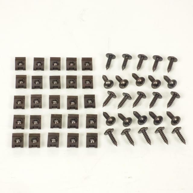 Set Aus 25 Klammern Und 25 Verkleidungsschrauben Ø5mm Für