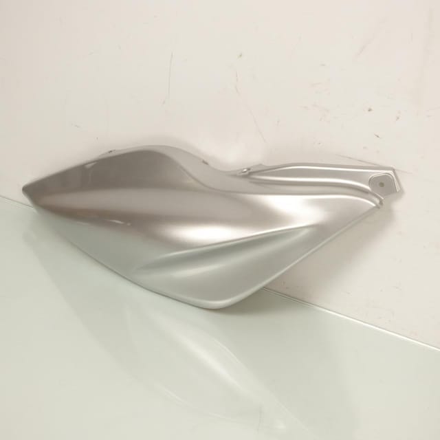 [gebraucht] Rechte Heckverkleidung „one“ Für Yamaha 50 Aerox, Silbergrau,