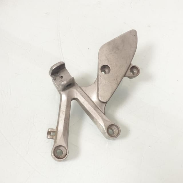 [gebraucht] Fahrerfußrasten-halteplatte Rechts Original Für Motorrad Yamaha