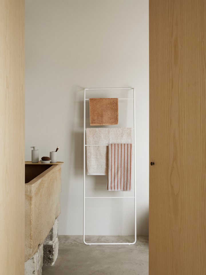 blomus Seifenspender -KUA- Spender, Flüssigseifenspender: modernes Design im Badezimmer, Recyceltes Polyresin, Nachfüllbar, 300ml Volumen, Anton Björsing Bild 3