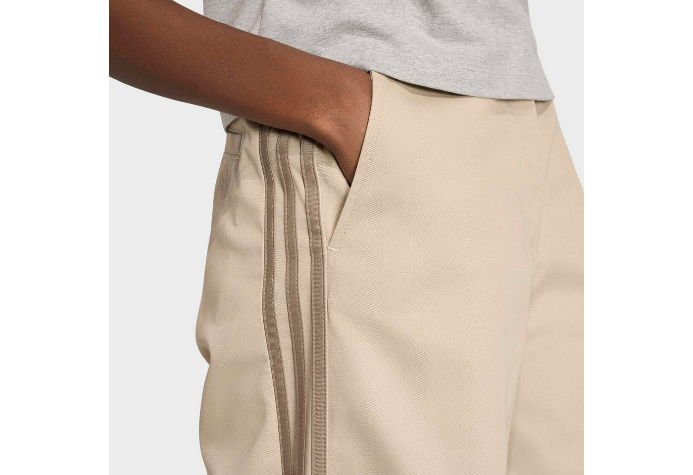 adidas Originals Sporthose TAILORED PANT mit Nadelstreifen, aus gewebtem Twill, locker geschnitten Bild 4