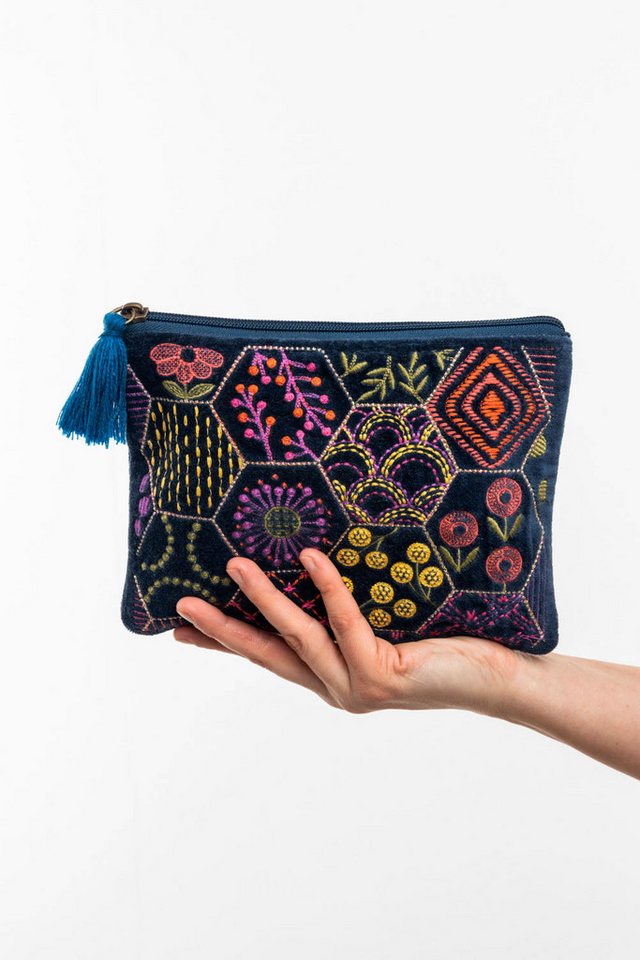 Tranquillo Aufbewahrungstasche aus Bio-Baumwolle BLOOM ART 21x15 cm bunt mit robustem Reißverschluss, Samttäschchen mit farbenfroher Stickerei, geräumiges Design