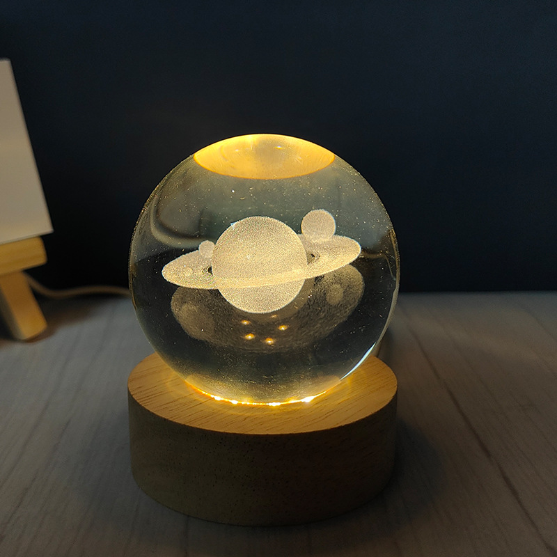 Veilleuse Boule De Cristal Gravée Avec Système Solaire, Usb — (12 Cm)
