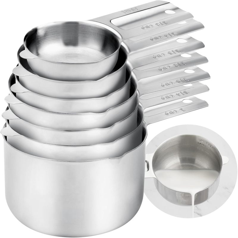 Set Aus 7 Stapelbaren Messbechern Aus Silberfarbenem Edelstahl Zum Kochen Und Backen, Zum Abmessen Von Trockenen Und Flüssigen Lebensmitteln.