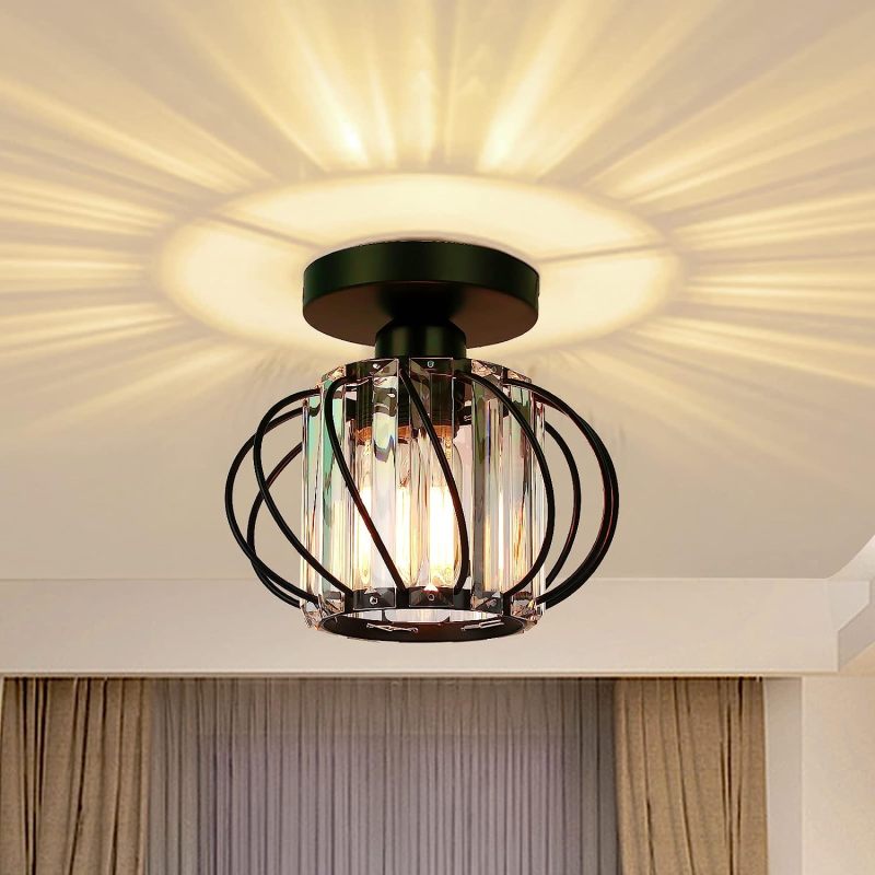 Kleine, Runde Kristall-deckenleuchte Mit Gekreuzten Rändern, Ideal Für Eingangsbereich, Veranda, Flur Oder Balkon. Schlichtes Design, Hersteller Und Großhandel. Goldener Rahmen Mit Led-leuchtmittel.