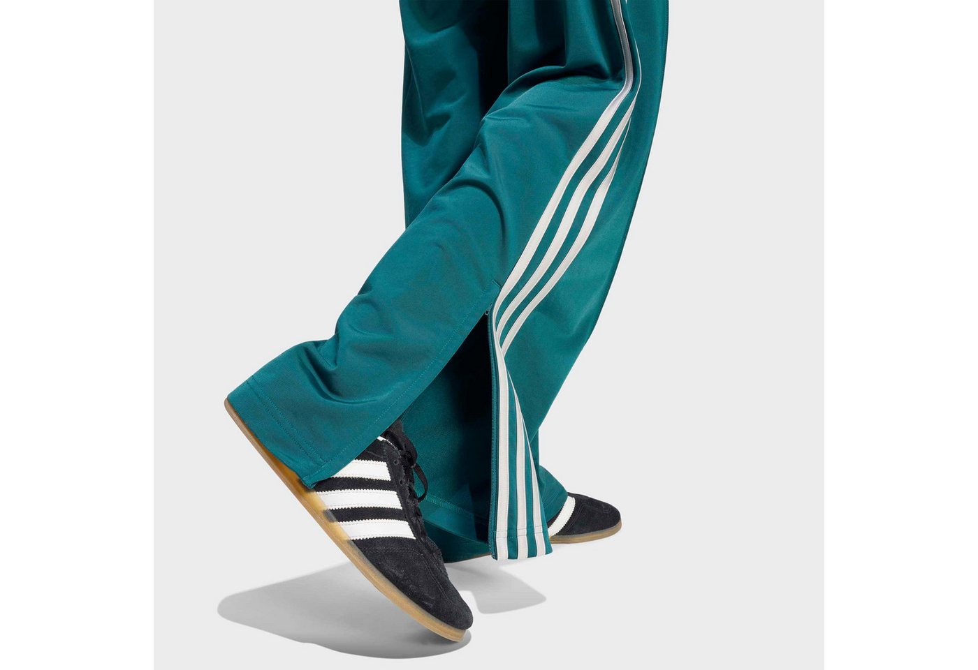 adidas Originals Sporthose FIREBIRD LOOSE Sporthose für Erwachsene, sportlicher Stil Bild 4