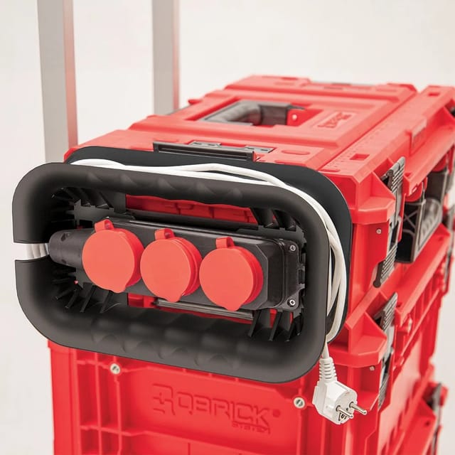 Qbrick System Kabelhalter PRO mit Steckdosenleiste