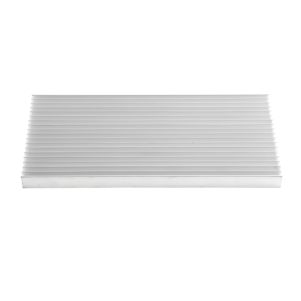 Großer Aluminium-kühlkörper Für Transistoren. Verringert Das Risiko Von Led-ausfällen Durch Überhitzung Und Hohe Leistung.