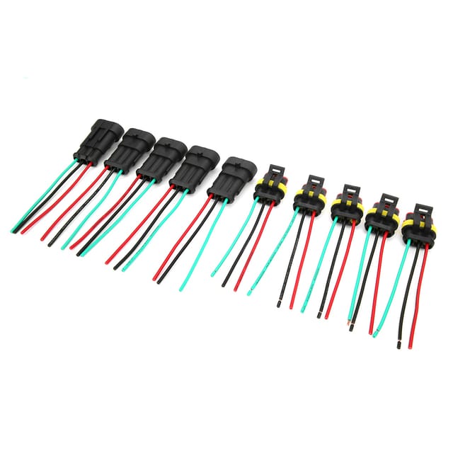 Set Mit 5 Wasserdichten Elektrischen Steckverbindern 1p, 2p Und 3p Mit Drähten Und Kabeln.