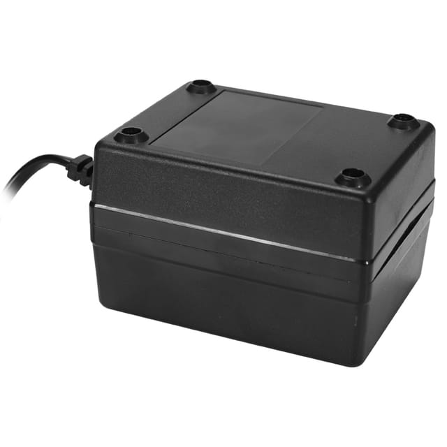 Intelligenter Und Effizienter 200-w-wechselstromtransformator Für Den Heim- Und Reisegebrauch, Der 220 V Wechselstrom In 110 V (europäischer Standard) Umwandelt.