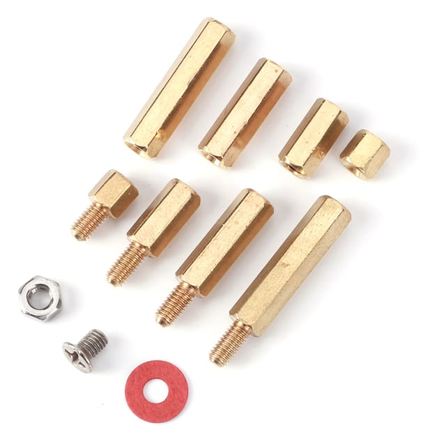 Schachtel Mit 140 M3-sechskantbolzen Aus Messing, Muttern Und Unterlegscheiben