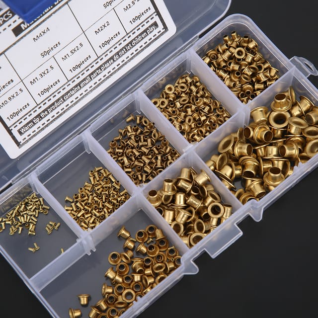 Satz Mit 650 Hohlen Metallnieten Für Knopflöcher