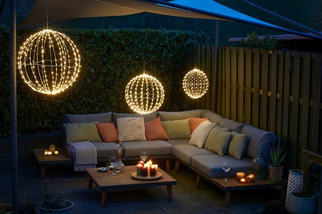 Luca Lighting LED Dekofigur Luca Lighting Kugel klassisch weiss 400led IP44 mit Timer - d60cm