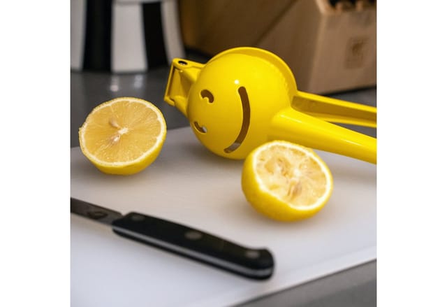 WestCraft Zitruspresse Smile Citrus Sqeezer Entsafter mit Griff Saftpresse für gesunde Foods, Zitrone, Limette & Mandarine pressen, ihr Motto: Lachen ist Gesund !