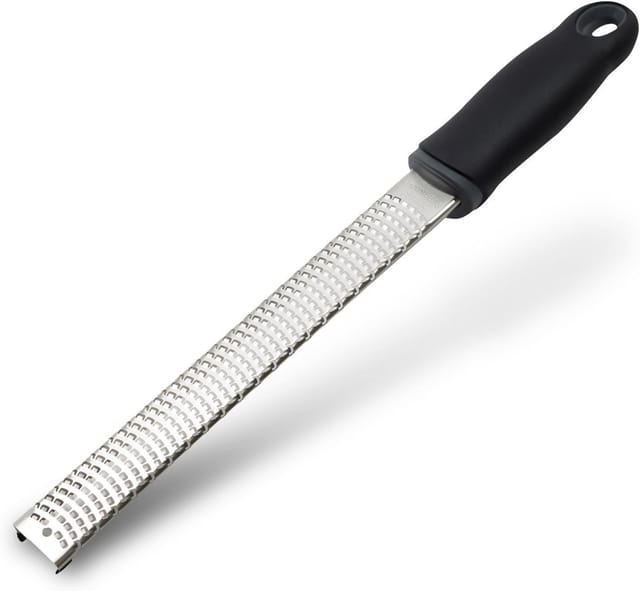 Râpe À Fromage En Acier Inoxydable Avec Couvercle Plastique Manche Ergonomique Noir Pour Cuisine Pratique