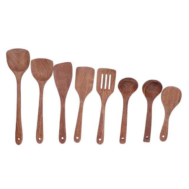 Set Mit 8 Küchenutensilien Aus Holz: Pfannenwender, Schöpfkelle, Öllöffel, Rührbesen Und Servierset