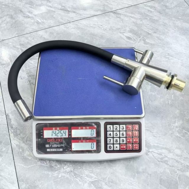 3-in-1 Küchenarmatur Mit Kupferkern Mit Kreuzanschluss, Warm- Und Kaltwasser, Universell Drehbares Design, Geeignet Für Spülbecken, Gemüsebehälter, Trinkwasserfilter Direkt - Verzinktes Kupfergehäuse,