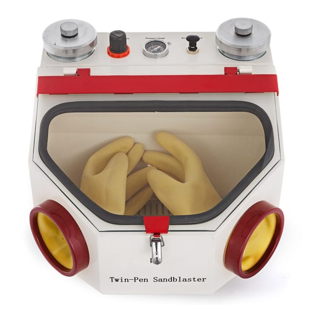 Dental-sandstrahlgerät Mit 2 Strahlrohren Und 2 Behältern, Sandstrahlmaschine Für Dentallabore Mit Led-beleuchtung, Großem Sichtfenster Und Fußpedalsteuerung.