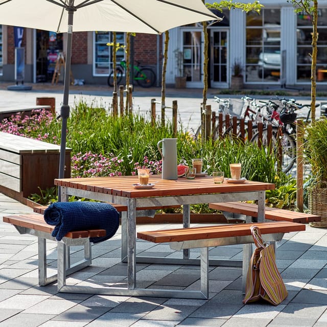 Plus Picknicktisch Twist Stahl-Holz 204 x 204 x 73 cm teak
