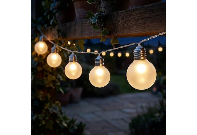 Spetebo LED-Lichterkette Garten Derko Beleuchtung mit 8 kleinen transparenten LED Glühbirnen, 8-flammig, Lichterkette für Außen und Innen batteriebetrieben