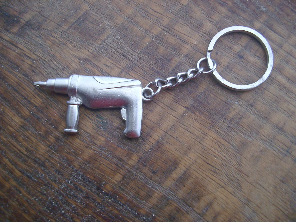 Akkuschrauber Schlagbohrer Bohrmaschine Schlüsselanhänger Silber aus Metall Bild 2