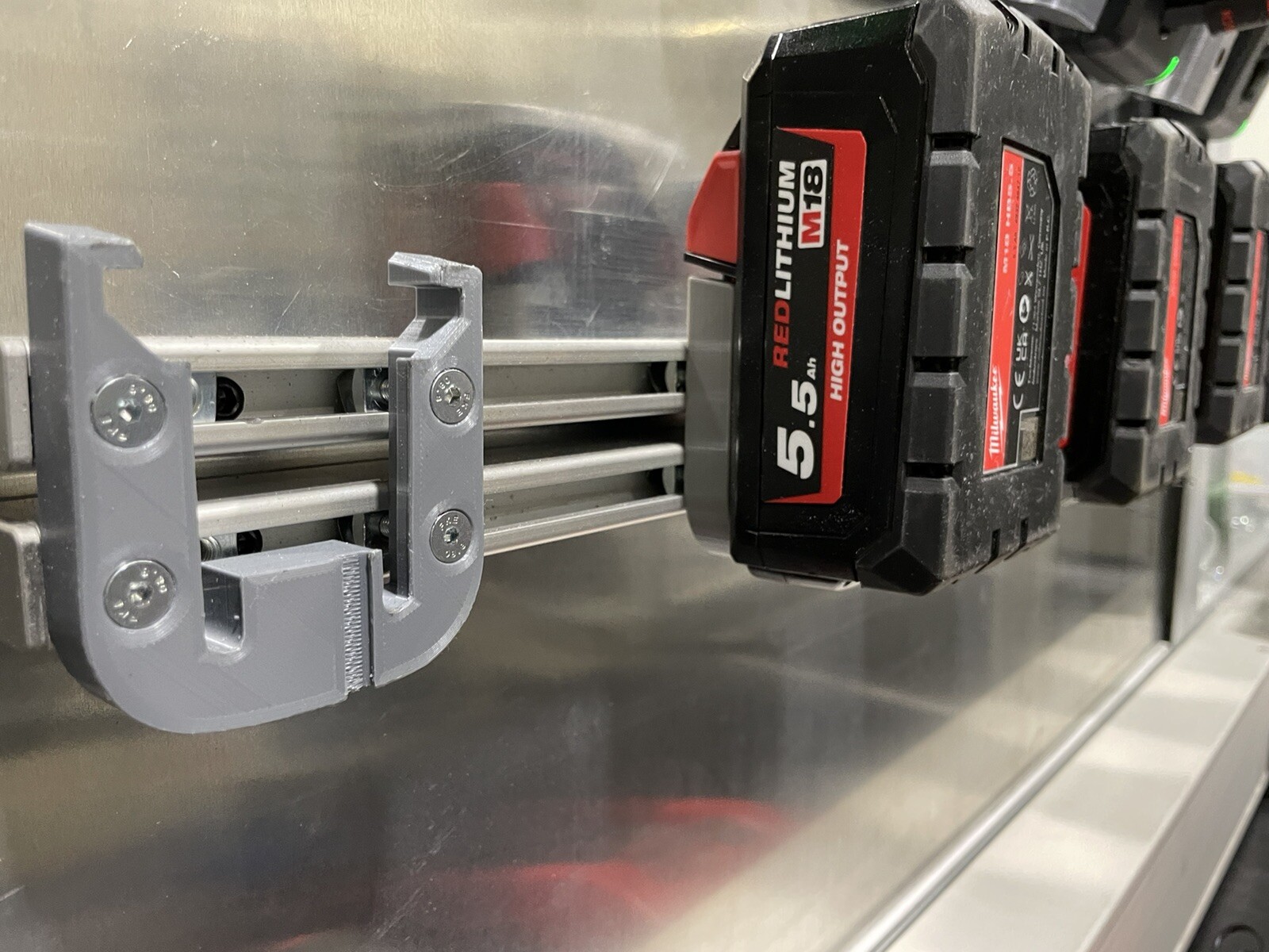 milwaukee m18 Akku Halter Wandhalterung Bild 3