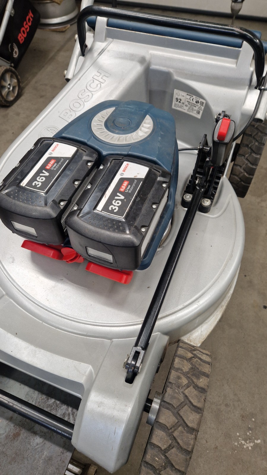 Bosch Akku-Rasenmäher GRA 48/53 Professional Profi-Mäher defekt? Bild 2