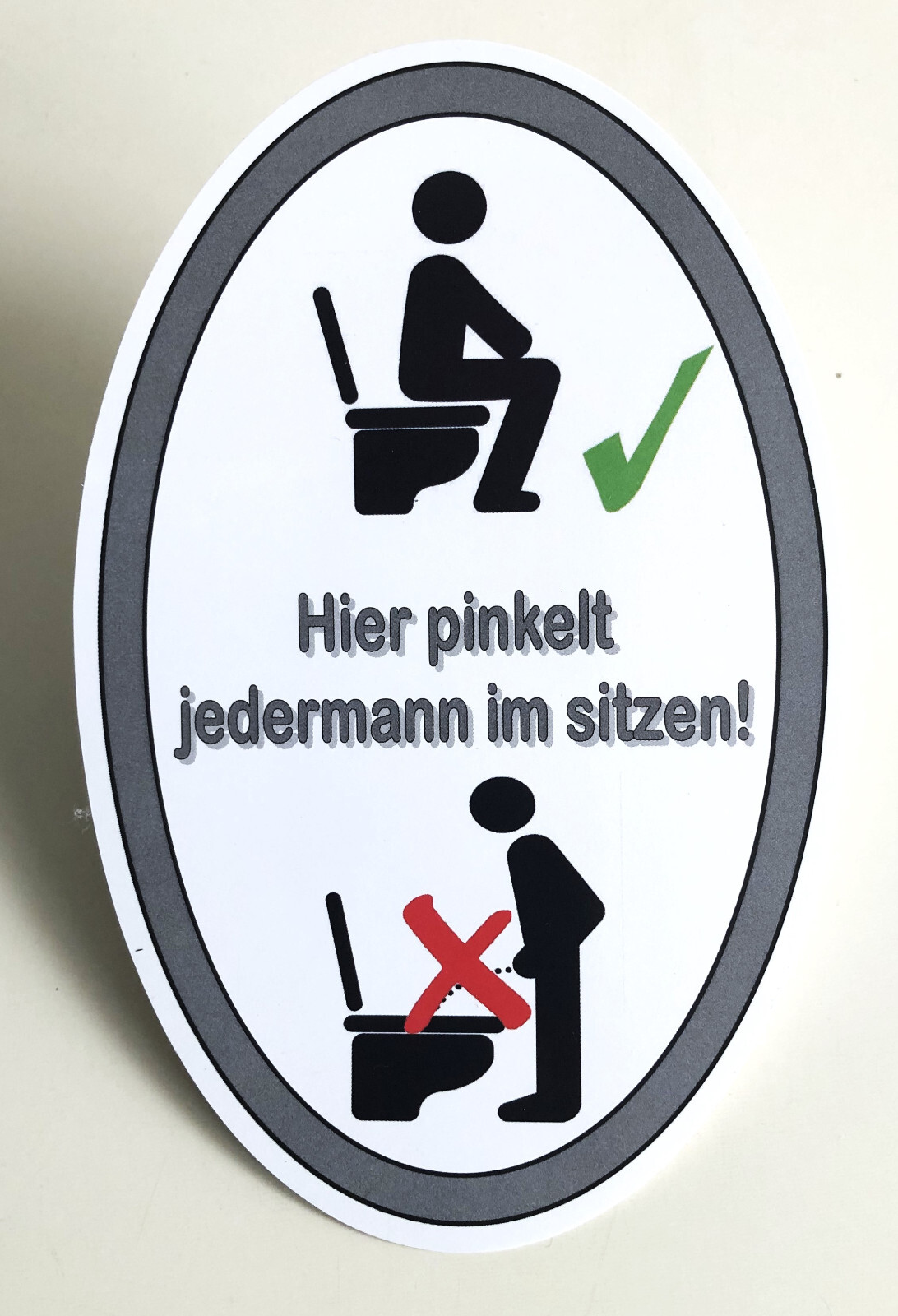1 WC / Toiletten Aufkleber, Pinkeln im Sitzen, 9,5 x 14,5 cm oval