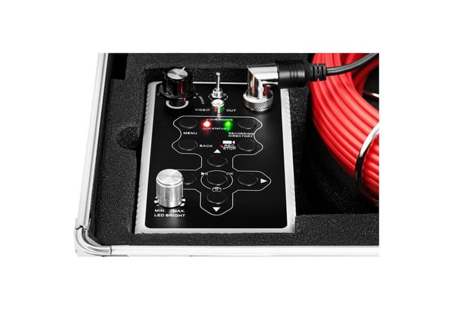 Endoskopische Diagnosekamera In Einem Gehäuse Mit 12 Leds, 7-zoll-tft-bildschirm, Sd-karte Und 30 M Bildschirmdiagonale.
