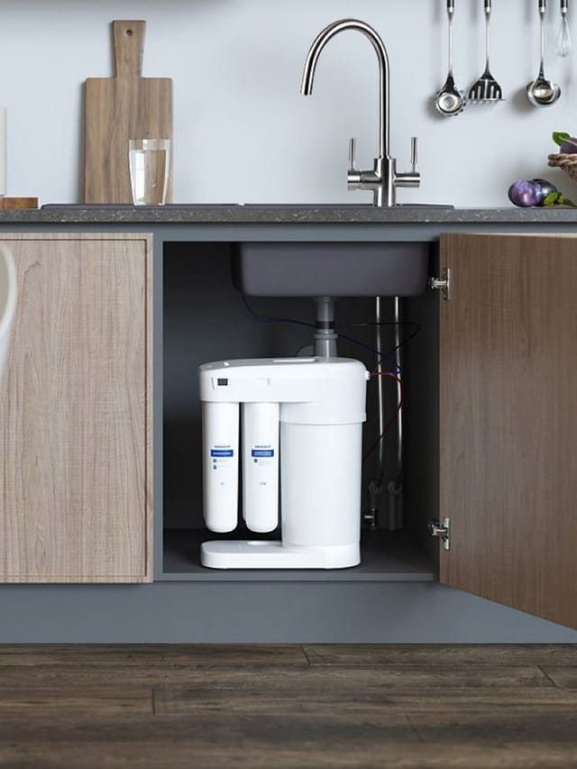 AQUAPHOR Untertisch-Trinkwassersystem Umkehrosmose DWM 101S mit Remineralisierung und Keimsperre, Wasserdruck: 1,9-6,3 Bar-Anschluss, für Wassertemperatur: 5-38° C, 371 × 420 × 190 mm (Länge × Höhe × Breite), Komplett-Set, inkl. Wasserhahn, BPA frei. Entfernt Kalk, Schwermetalle, Medikamente, Viren