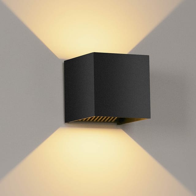 Wasserdichte Aluminium-wandleuchte Aus Hochwertigen Materialien Mit Einstellbarem Abstrahlwinkel, Geeignet Für Terrassen, Häuser Und Garagen Und Wetterfest.