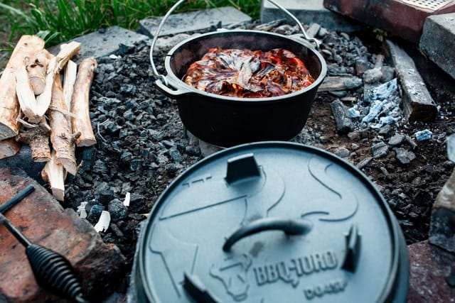 BBQ-Toro Grilltopf Dutch Oven 7,3 L Premium Gusseisen Kochtopf, Gusstopf, Gusseisen (4-tlg)