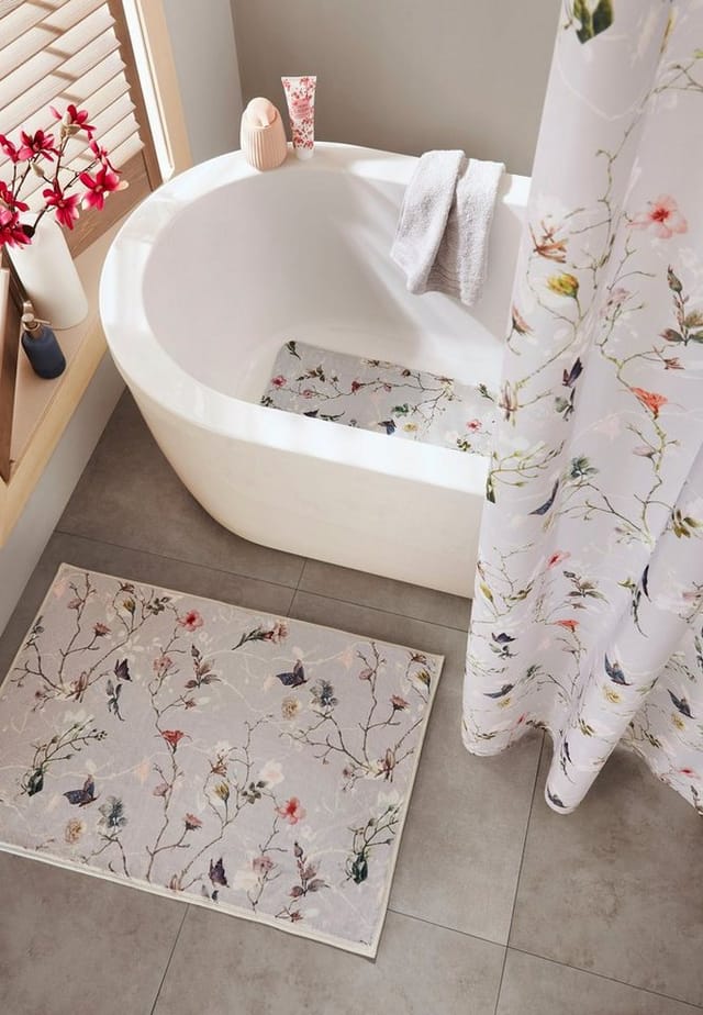 Kleine Wolke Badematte Flores, Badvorleger, Badezimmer Teppich, Höhe 5 mm, rutschhemmend beschichtet, fußbodenheizungsgeeignet, Polyester, rechteckig, romantisch verspieltes Design mit Blumen und Schmetterlingen