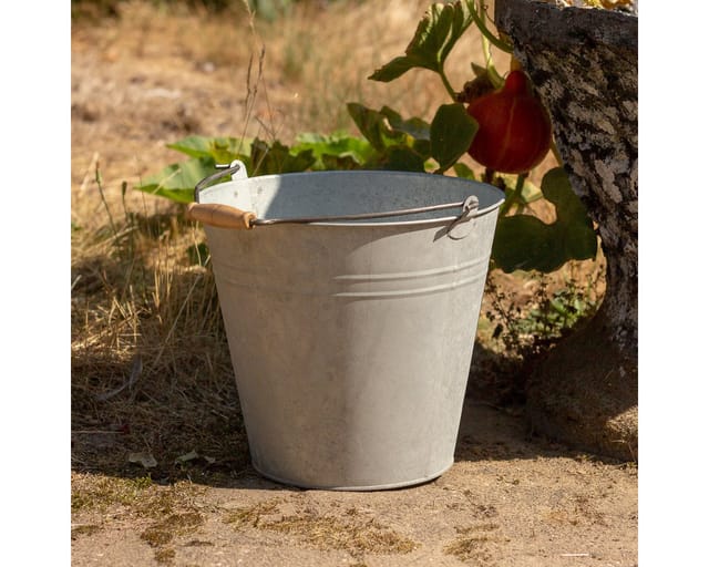 Antikas Gartenpflege-Set Wassereimer, Blecheimer als Garteneimer, Aschekübel in Altzink