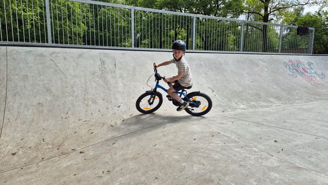 PROMETHEUS BIKES Kinderfahrrad 18 Zoll ab 5 und 6 Jahre mit Stützrädern und Rücktrittbremse Blau