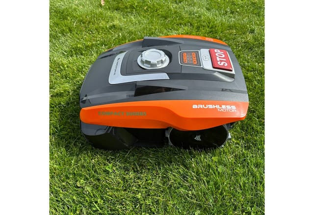Yardforce Rasenmähroboter Compact 300RBS & AR SH02-EU, plus Mähroboter-Garage