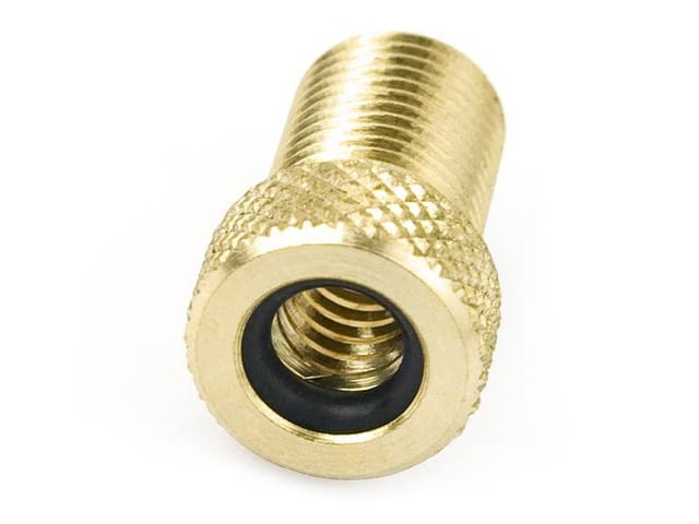 Presta/schrader-auf-auto-adapter Zum Aufpumpen Ihres Fahrrads An Einer Tankstelle