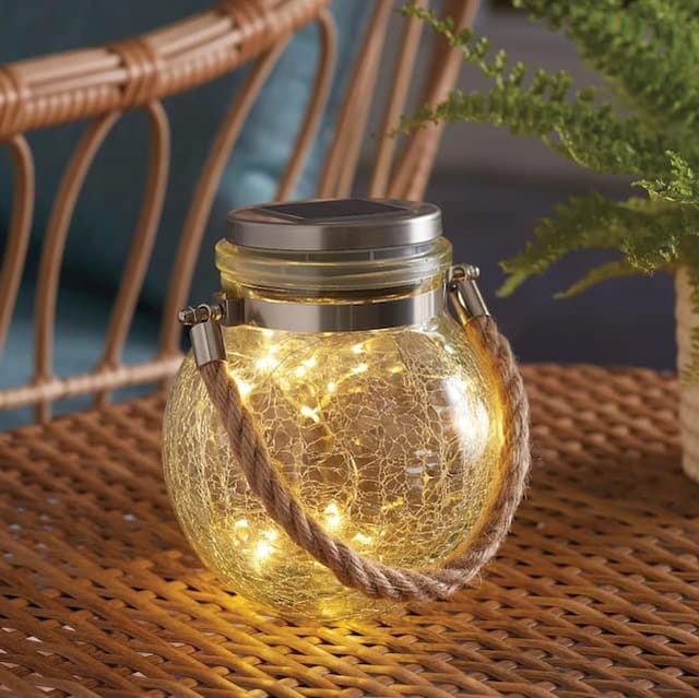 Led-solar-gartenlaterne Aus Rattan – Außenbeleuchtung Und Tischdekoration – Crackle-glas – Warmweiß