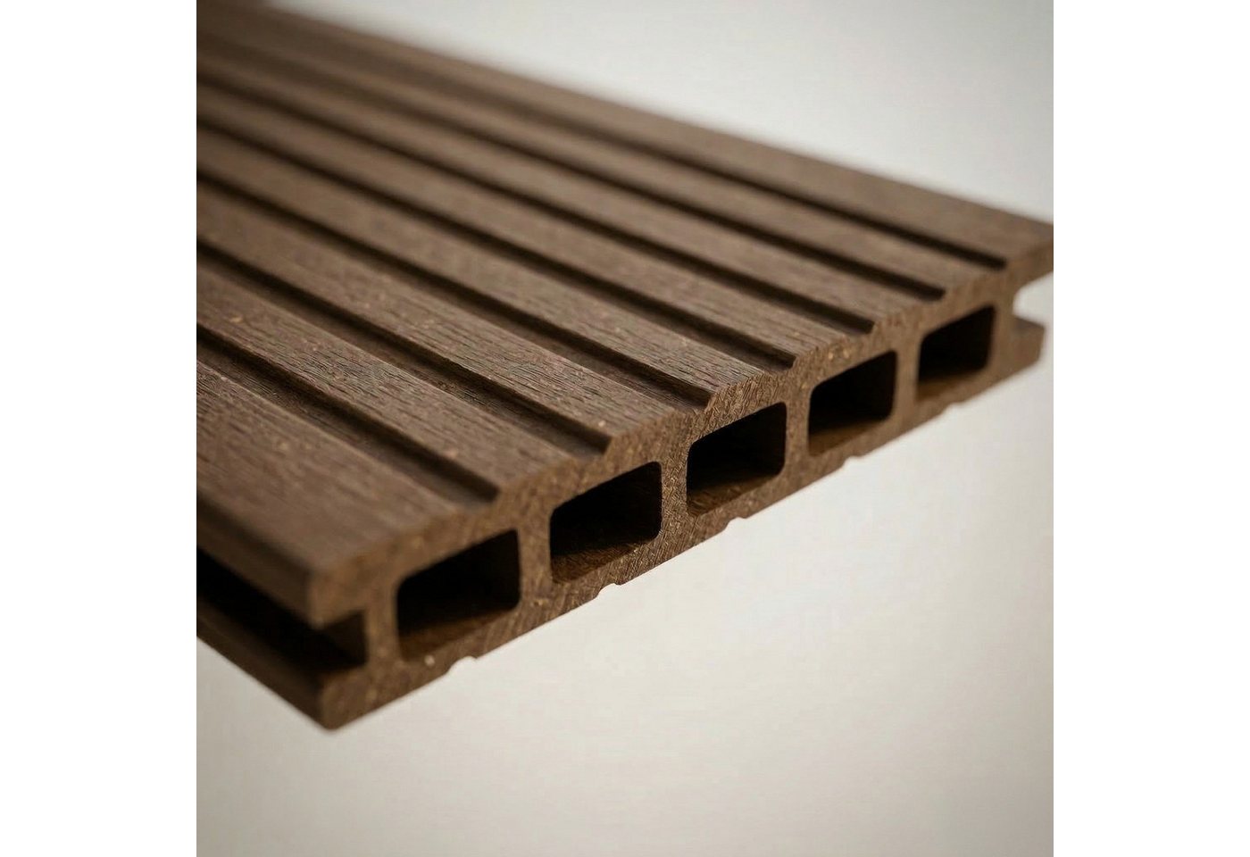 Woodstore24 WPC Terrassendiele 240 x 14,5 x 2 cm Hohlkammer Geriffelt Komplettset mit Clipsystem Braun Muster 1