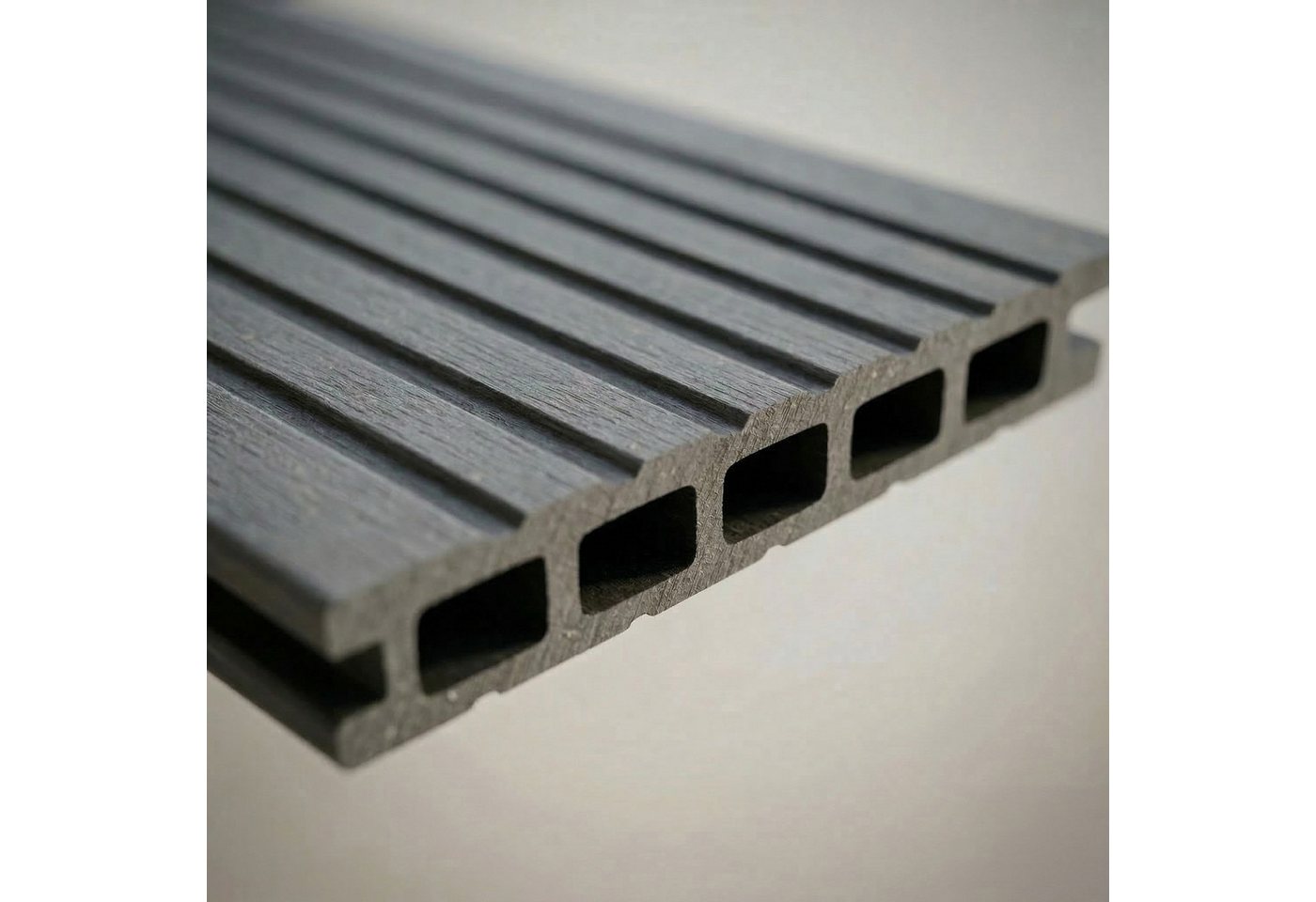 Woodstore24 WPC Terrassendiele 240 x 14,5 x 2 cm Hohlkammer Geriffelt Komplettset mit Clipsystem Grau Muster 1