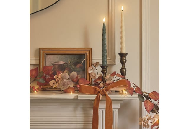 1,5 m LED-Herbstgirlande mit 20 warmweißen LEDs & Timer in Braun & Grün