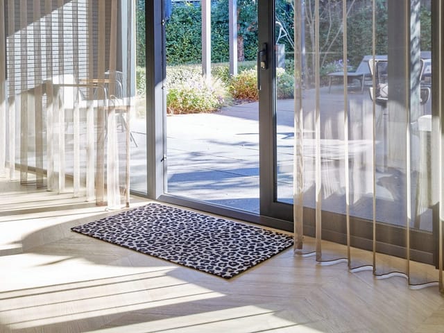 MD Entree Fußmatte Universal Teppichläufer Wohnzimmer Teppich, rechteckig, Höhe: 8 mm, bei 30° waschbar, anti-rutsch, 67 x 120 cm, Safari Leo, beige
