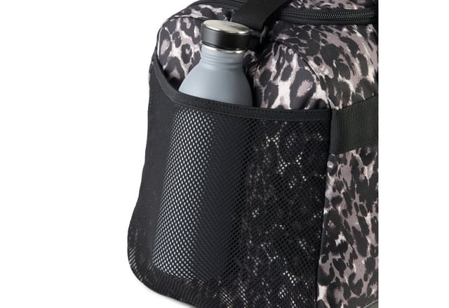 PUMA Sporttasche CHALLENGER AOP SMALL SPORTS BAG, Sporttasche, mit mehreren Fächern, verstellbarer Schulterriemen