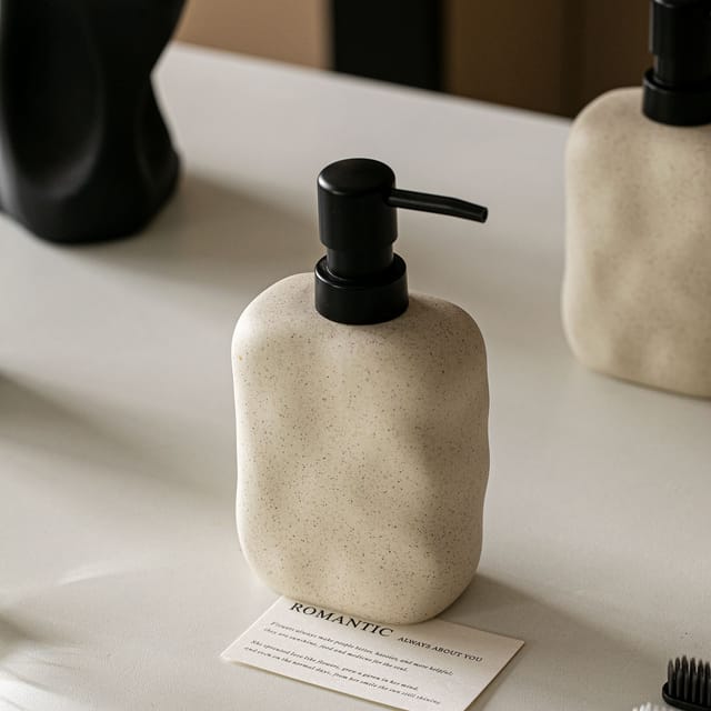 Keramik-spenderflasche Im Wabi-sabi-stil – Aquaforge