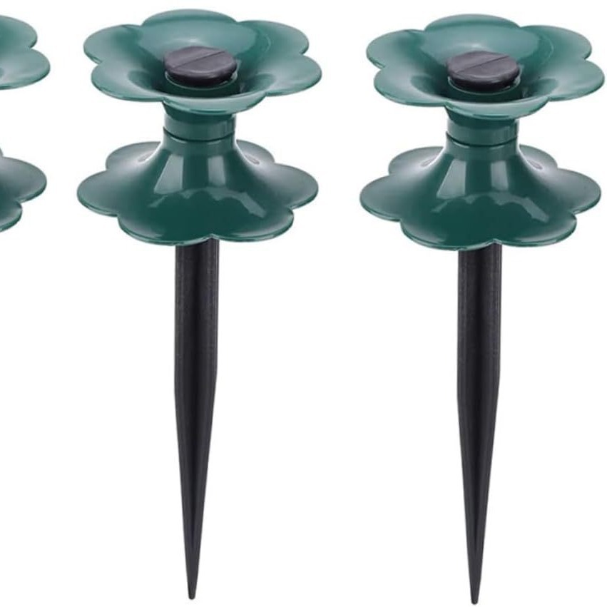 Schlauchschellen Für Gartenschläuche, Schlauchführungsrollen, Pflaumenblütenförmige Schlauchführungsnägel Und Rollen Zum Aufwickeln Von Schläuchen.
